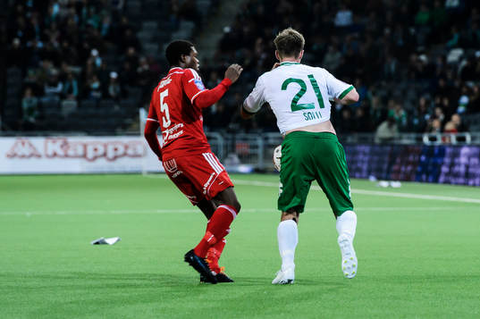 Degerfors Ismail Lawal och Hammarbys Jan Gunnar Soli som