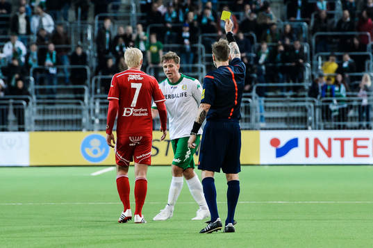 Degerfors Ismail Lawal och Hammarbys Jan Gunnar Soli som