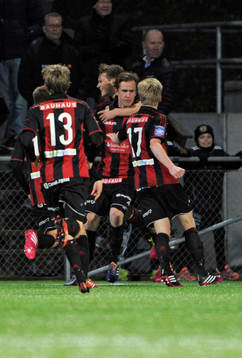 Brommapojkarnas Pontus Segerström jublar