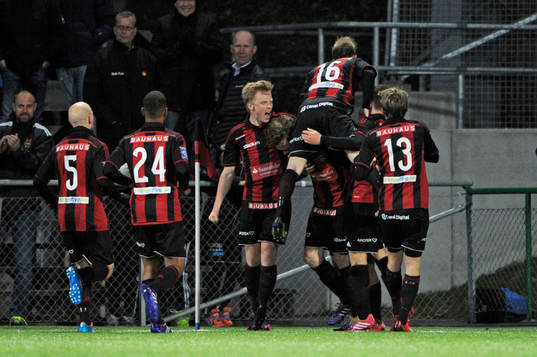 Brommapojkarnas Pontus Segerström jublar