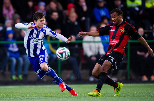 IFK Göteborgs Lasse Vibe  och Brommapojkarnas Serge-Junior