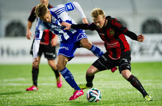 IFK Göteborgs Adam Johansson mot Brommapojkarnas Pontus