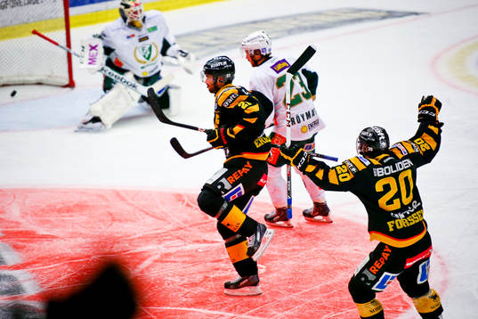 Skellefteås Jimmie Ericsson gör 1-0 mot Färjestad