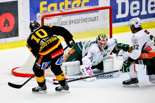 Bläddra bland fler bilder av Ishockey, SHL, Final 1, Skellefteå - Färjestad