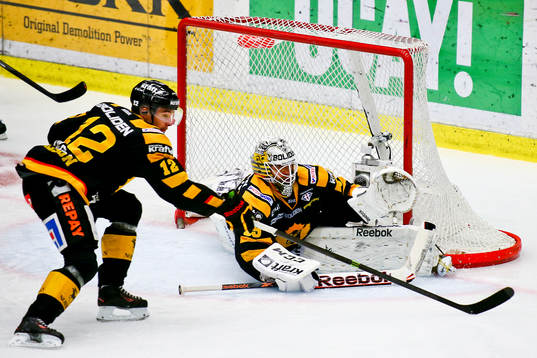 Skellefteås Markus Svensson och Adam Pettersson räddar