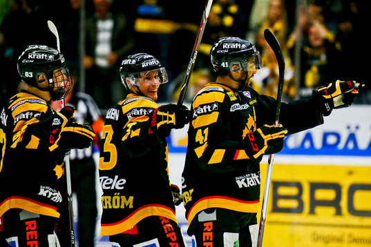Skellefteås Pierre Eduoard Bellemare jublar mot Färjestad