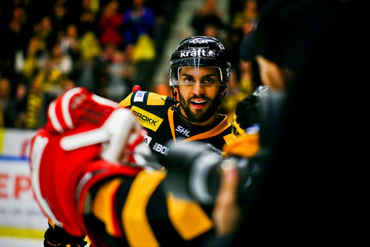 Skellefteås Pierre Eduoard Bellemare jublar mot Färjestad