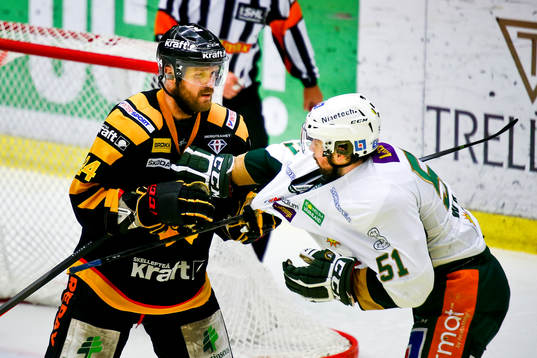 Skellefteås Jonas Frögren mot Färjestads Rickard Wallin