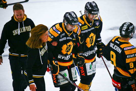 Skellefteås Erik Andersson skadade sig mot Färjestad