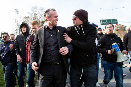s ordförande Johan Segui möter upp supportrarna