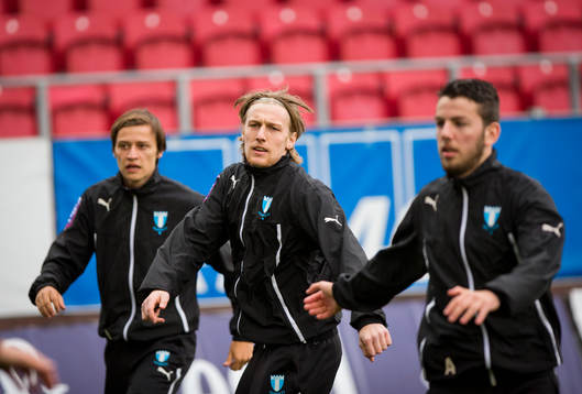 Malmö FF värmer upp innan fotbollsmatchen i Allsvenskan