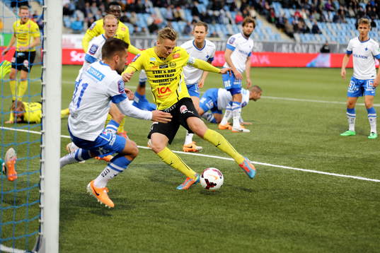 Målchans för Mjällbys Mattias Håkansson
