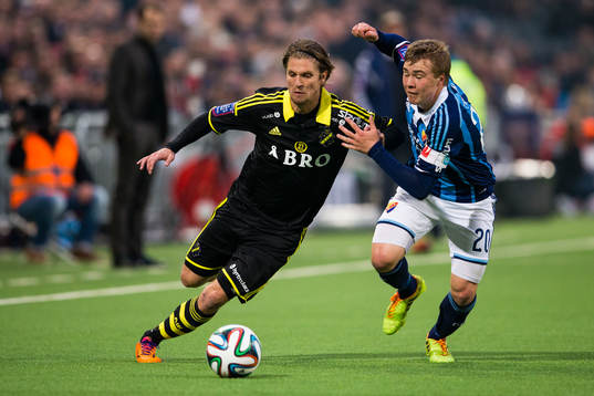 s Martin Lorentzson steget före Djurgårdens Simon Tibbling