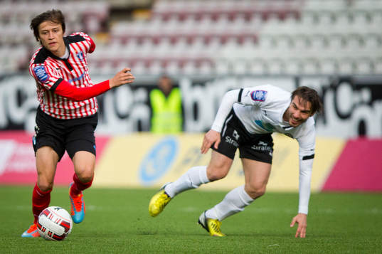 Malmö FFs Simon Thern mot Örebros Nordin Gerzic
