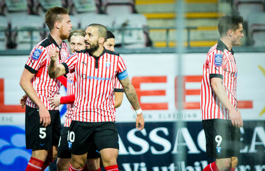 Malmö FFs Pontus Jansson gör 0-2 och jublar med Guillermo