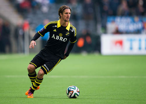 s Martin Lorentzson med bollen