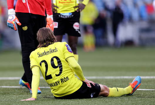 Mjällbys Danny Ervik sitter ner