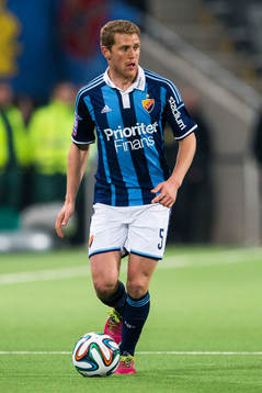 Djurgårdens Stefan Karlsson med bollen