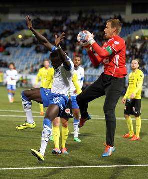 Räddning av Mjällbys målvakt Mattias Asper