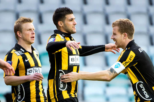Häckens Moestafa El Kabir gör 1-0 och kramas om av Simon