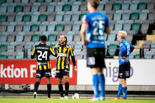 Häckens Rene Makondele och Ivo Pekalski jublar