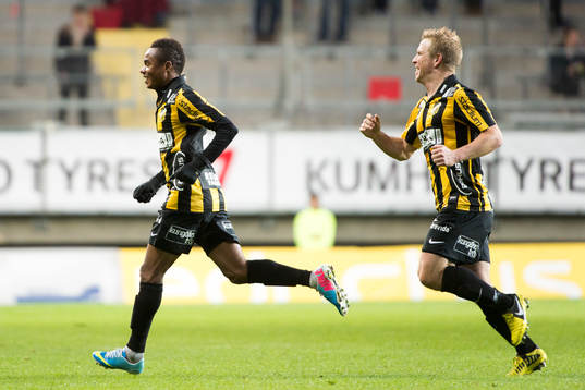 Häckens Nasiru Mohammed jublar med David Frölund