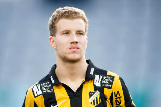 Häckens Simon Gustafson innan fotbollsmatchen i