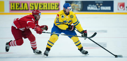 Sveriges Niklas Olausson i ishockeylandskampen mellan