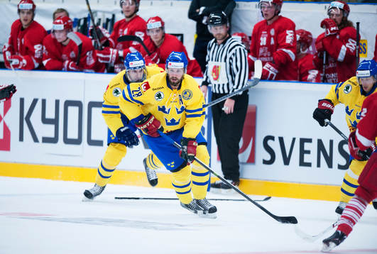 Sveriges Dick Axelsson i ishockeylandskampen mellan Sverige
