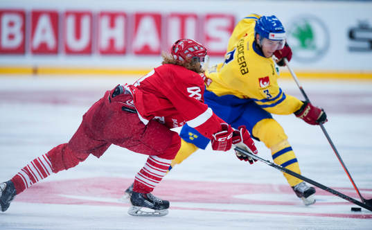 Sveriges Tom Nilsson i ishockeylandskampen mellan Sverige