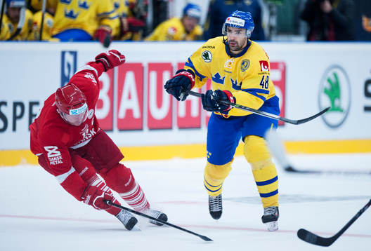 Sveriges Daniel Rahimi i ishockeylandskampen mellan Sverige