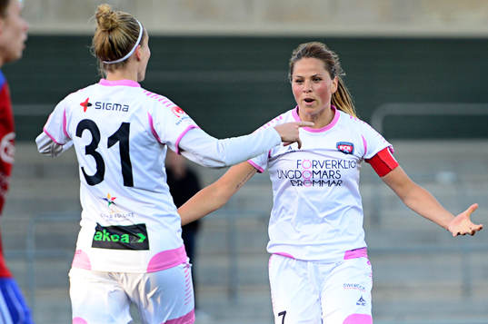 Rosengårds Sara Björk Gunnarsdottir jublar med Anja Mittag