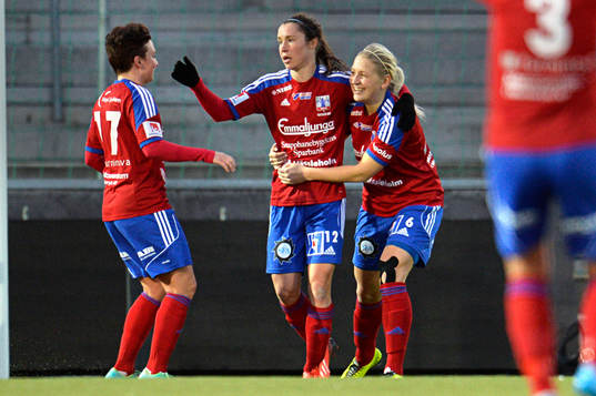 Vittsjös Johanna Ejdelind (th) jublar med Jane Ross och