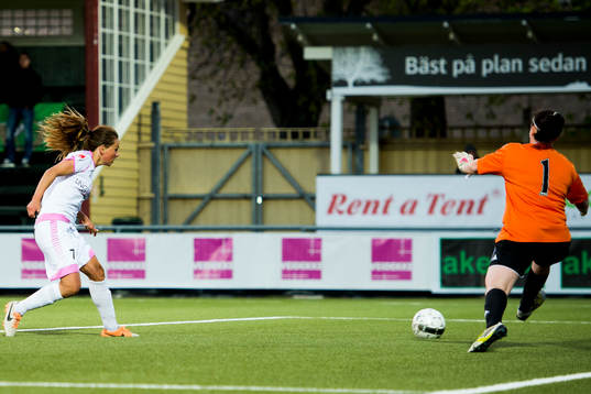 Rosengårds Sara Björk Gunnarsdottir gör 3-0 bakom
