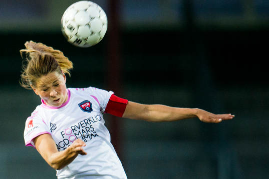 Rosengårds Sara Björk Gunnarsdottir nickar