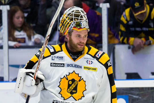 Skellefteås målvakt Markus Svensson vid uppvärmningen
