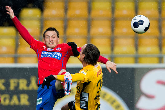 Kamp mellan Helsingborgs Ardian Gashi och Elfsborgs Viktor