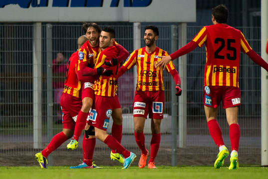 Syrianskas Diego Brum och Saman Ghoddos jublar