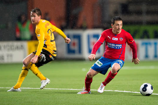 Helsingborgs Ardian Gashi lurar Elfsborgs Marcus Rohdén