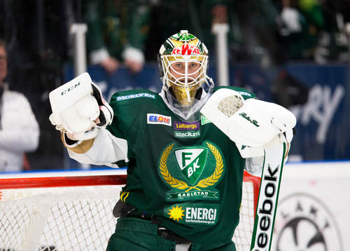 Färjestads målvakt Fredrik Pettersson Wentzel ser deppig