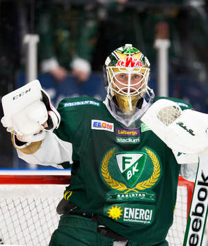 Färjestads målvakt Fredrik Pettersson Wentzel ser deppig