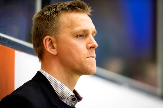 Skellefteås assisterande tränare Bert Robertsson ser