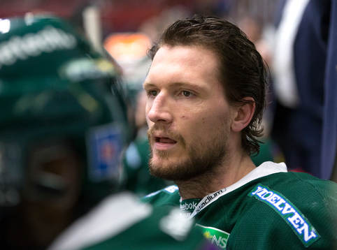 Färjestads Ole-Kristian Tollefsen utan hjälm