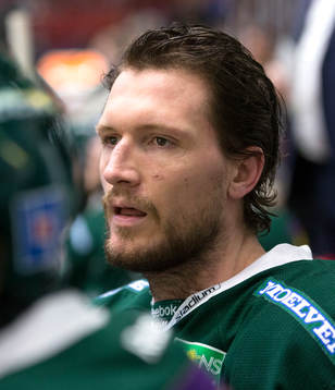 Färjestads Ole-Kristian Tollefsen utan hjälm