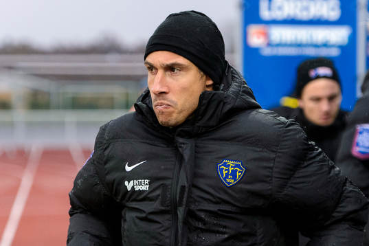 Falkenbergs tränare Henrik Larsson
