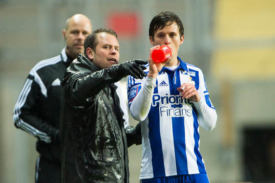 IFK Göteborgs tränare Mikael Stahre ger direktiv till