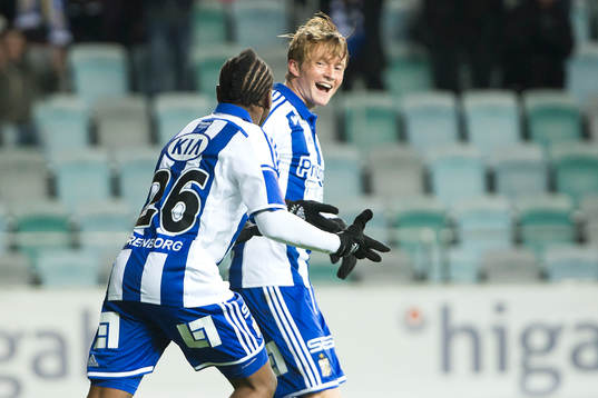 IFK Göteborgs Sam Larsson har precis gjort 3-0 och jublar