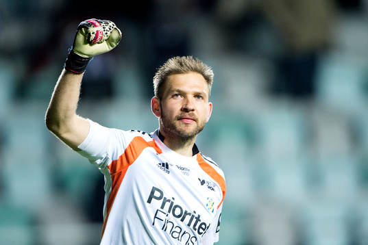 IFK Göteborgs målvakt John Alvbåge jublar