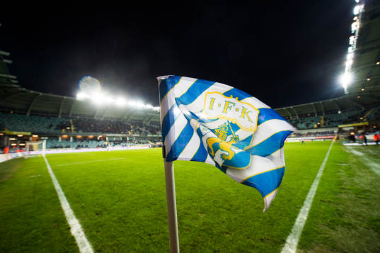 En hörnflagga med IFK Göteborgs emblem på