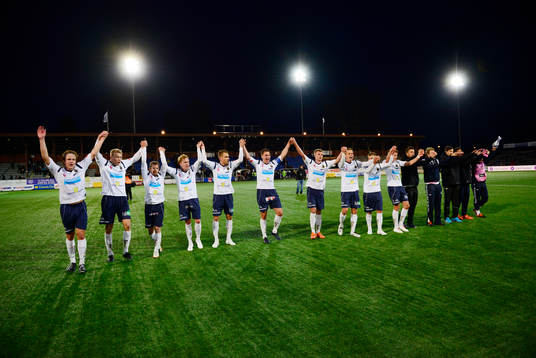 Spelarna i Gefle jublar